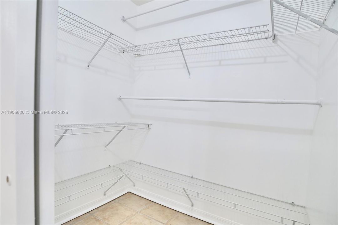 For Rent: $2,900 (2 beds, 2 baths, 1050 Square Feet)