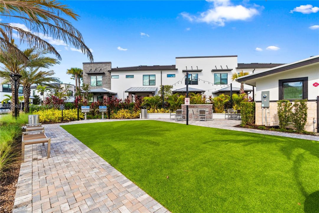 For Rent: $4,100 (3 beds, 2 baths, 1816 Square Feet)