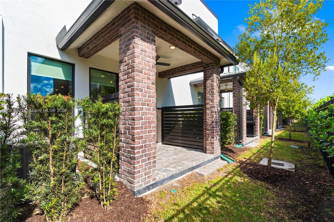 For Rent: $4,100 (3 beds, 2 baths, 1816 Square Feet)