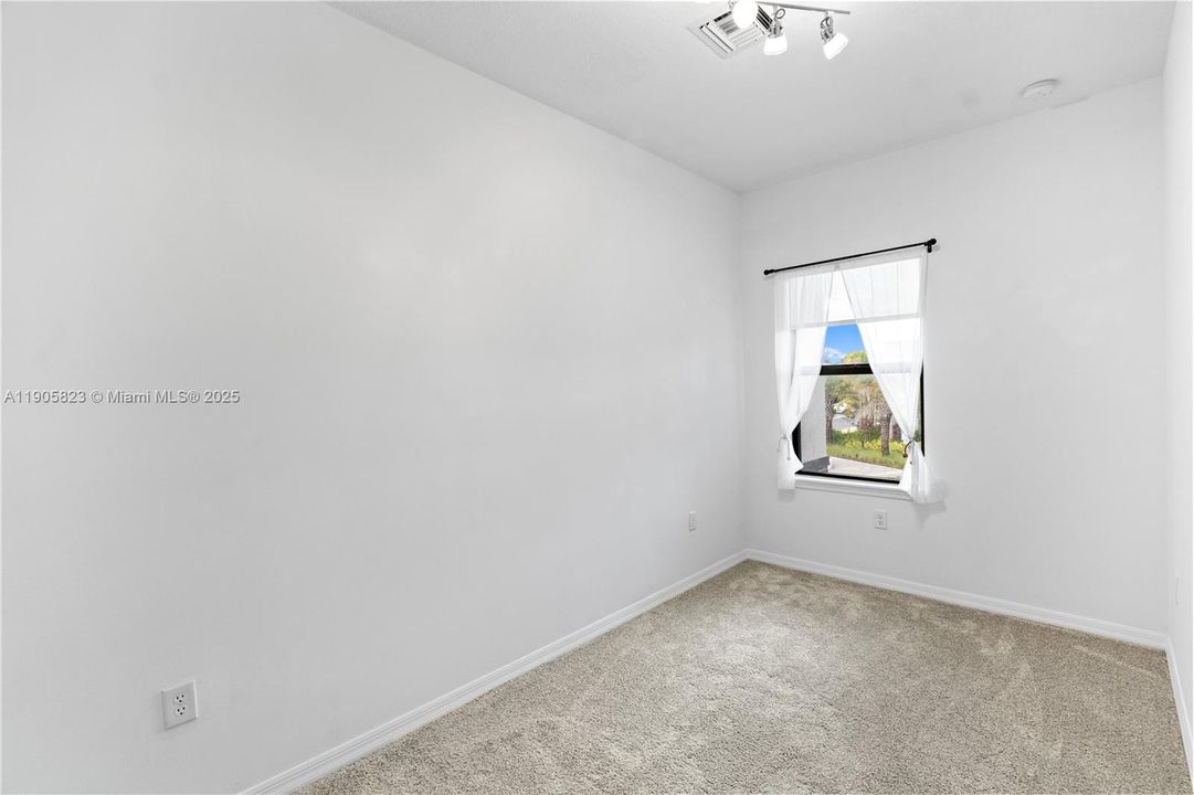 For Rent: $4,100 (3 beds, 2 baths, 1816 Square Feet)