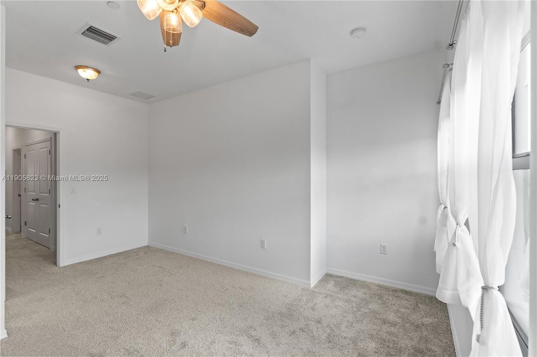 For Rent: $4,100 (3 beds, 2 baths, 1816 Square Feet)