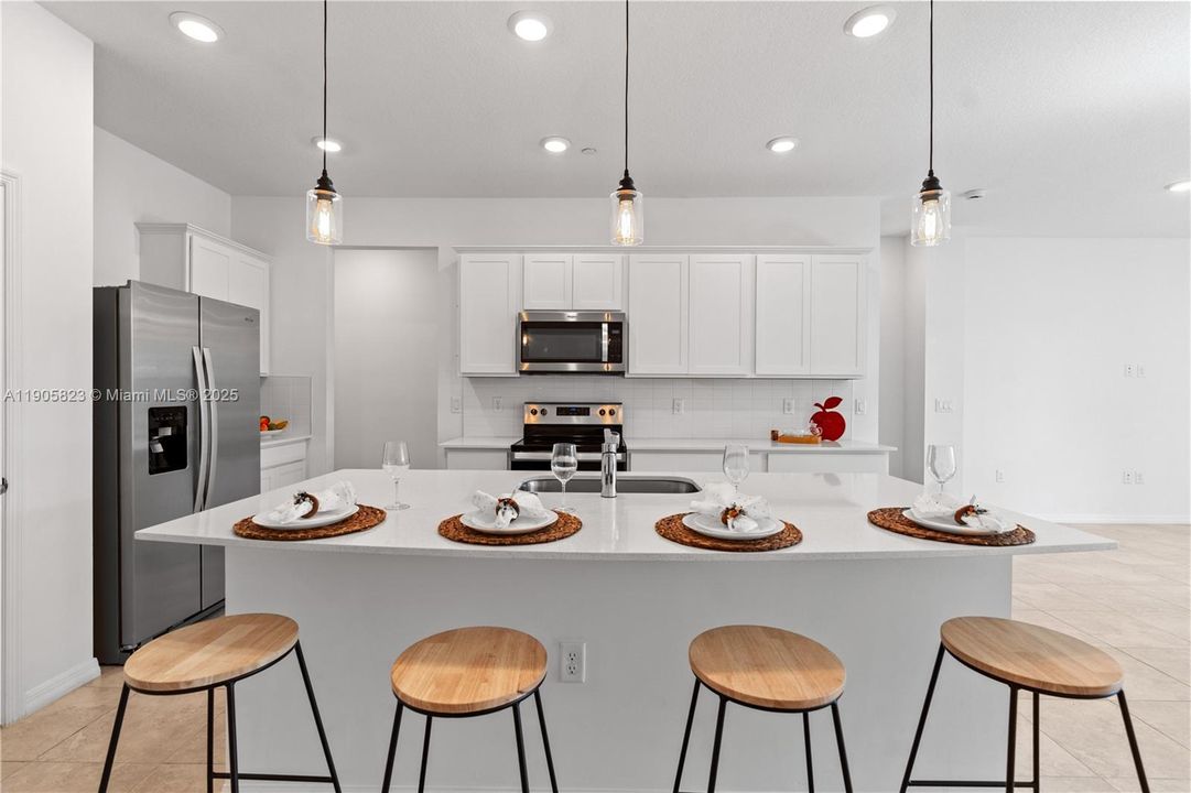 For Rent: $4,100 (3 beds, 2 baths, 1816 Square Feet)