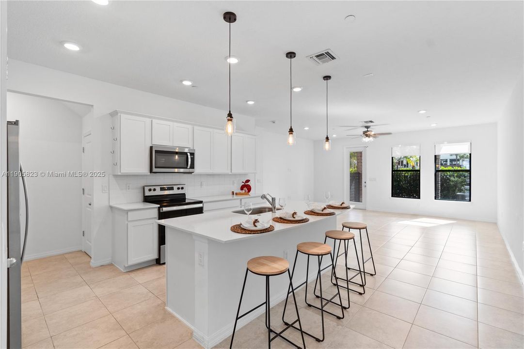 For Rent: $4,100 (3 beds, 2 baths, 1816 Square Feet)