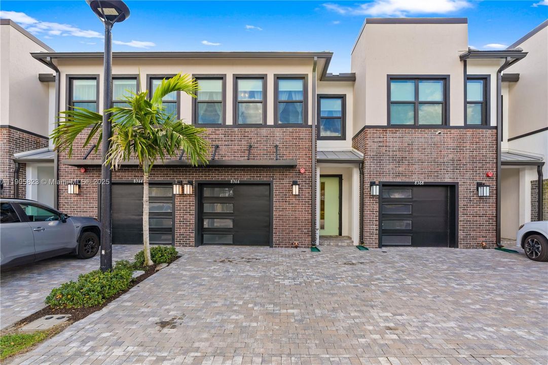 For Rent: $4,100 (3 beds, 2 baths, 1816 Square Feet)