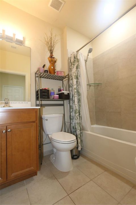 Под контрактом: $3,450 (4 спален, 3 ванн, 1940 Квадратных фут)