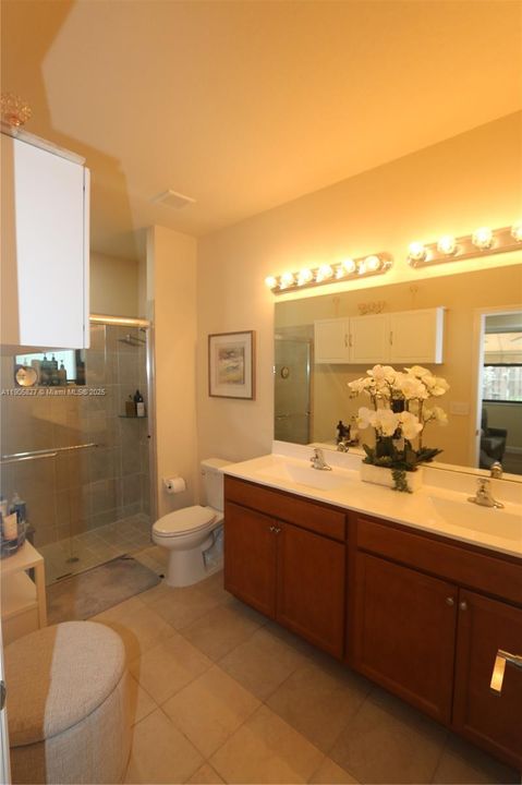 Под контрактом: $3,450 (4 спален, 3 ванн, 1940 Квадратных фут)