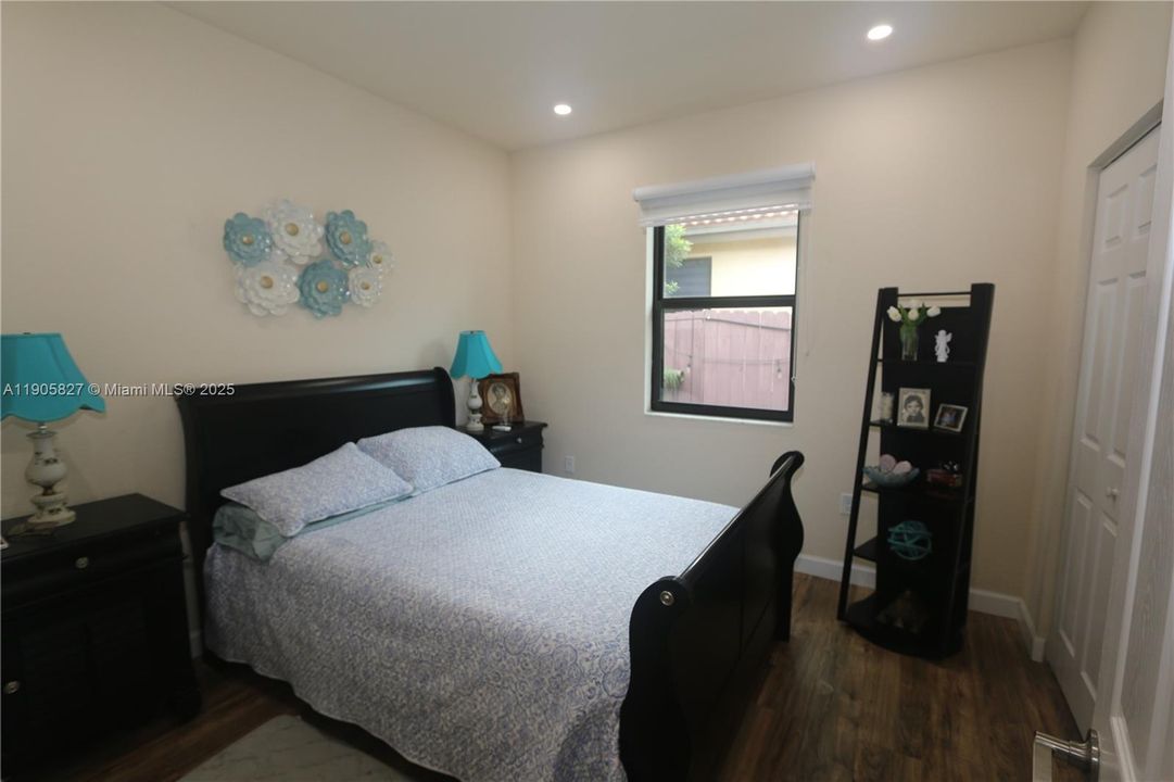 Под контрактом: $3,450 (4 спален, 3 ванн, 1940 Квадратных фут)