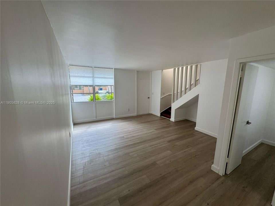 For Rent: $2,450 (3 beds, 1 baths, 970 Square Feet)