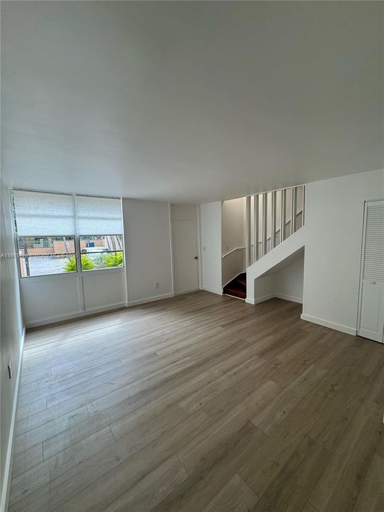 For Rent: $2,450 (3 beds, 1 baths, 970 Square Feet)