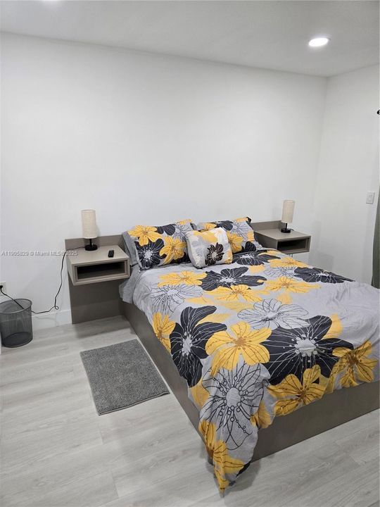 For Rent: $2,200 (2 beds, 1 baths, 850 Square Feet)