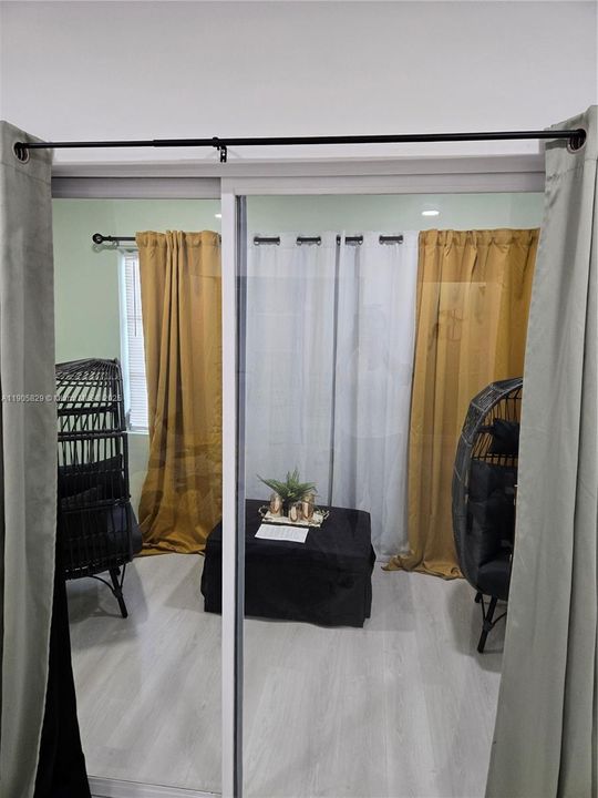 For Rent: $2,200 (2 beds, 1 baths, 850 Square Feet)