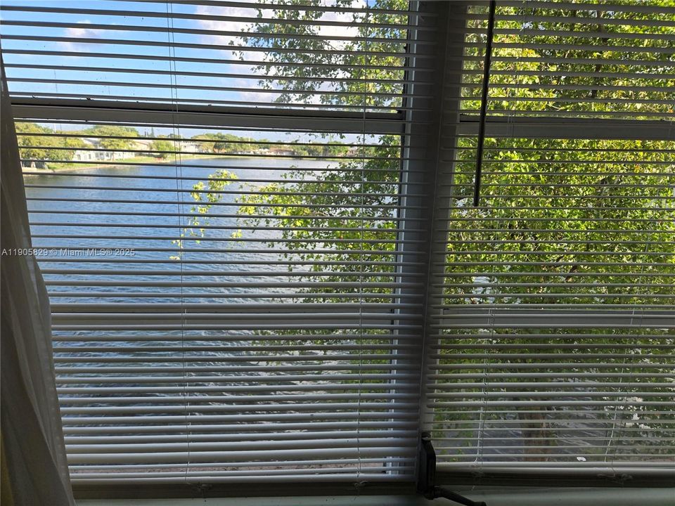 For Rent: $2,200 (2 beds, 1 baths, 850 Square Feet)