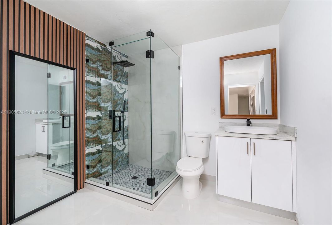 合同活跃: $589,000 (4 贝兹, 2 浴室, 1021 平方英尺)