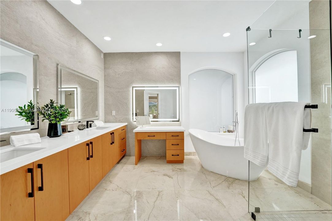 For Sale: $2,000,000 (5 beds, 3 baths, 3273 Square Feet)