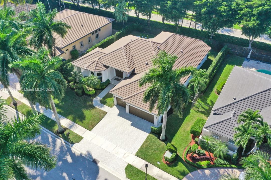 For Sale: $2,000,000 (5 beds, 3 baths, 3273 Square Feet)