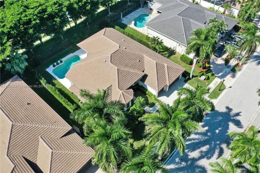 For Sale: $2,000,000 (5 beds, 3 baths, 3273 Square Feet)