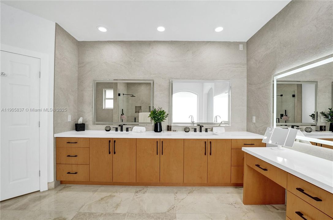 For Sale: $2,000,000 (5 beds, 3 baths, 3273 Square Feet)