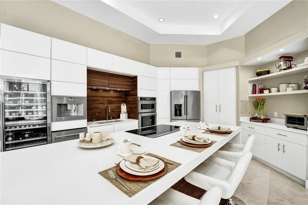 For Sale: $2,000,000 (5 beds, 3 baths, 3273 Square Feet)