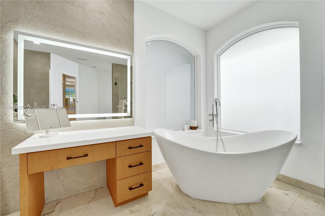 For Sale: $2,000,000 (5 beds, 3 baths, 3273 Square Feet)