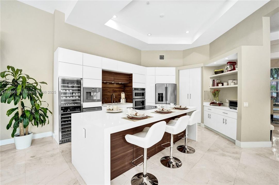 For Sale: $2,000,000 (5 beds, 3 baths, 3273 Square Feet)