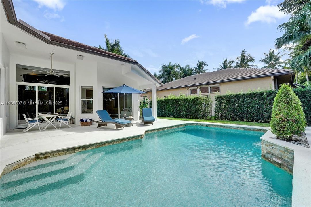 For Sale: $2,000,000 (5 beds, 3 baths, 3273 Square Feet)