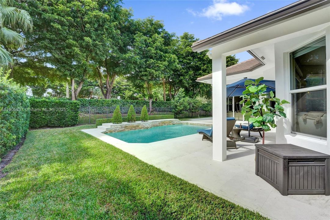 For Sale: $2,000,000 (5 beds, 3 baths, 3273 Square Feet)