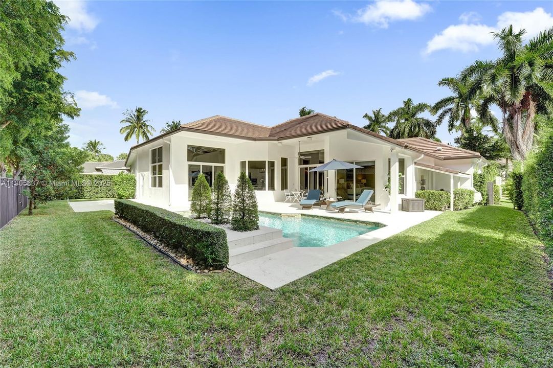 For Sale: $2,000,000 (5 beds, 3 baths, 3273 Square Feet)