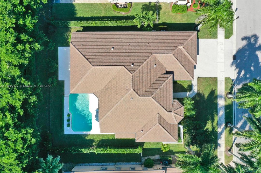 For Sale: $2,000,000 (5 beds, 3 baths, 3273 Square Feet)