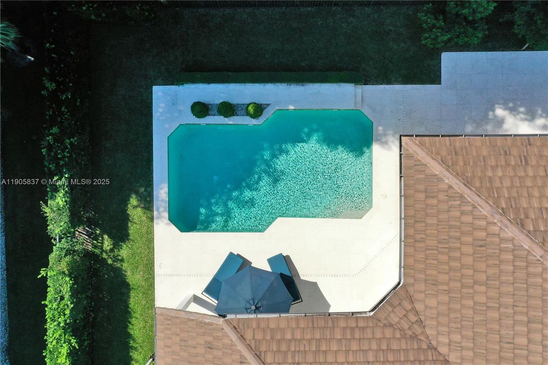 For Sale: $2,000,000 (5 beds, 3 baths, 3273 Square Feet)