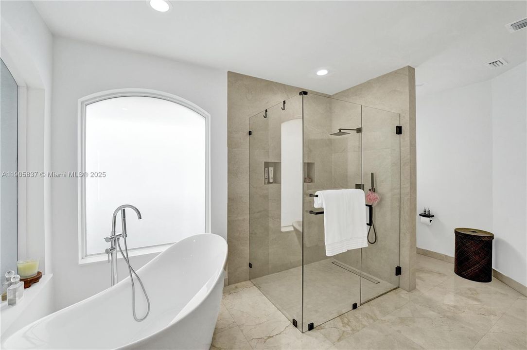 For Sale: $2,000,000 (5 beds, 3 baths, 3273 Square Feet)