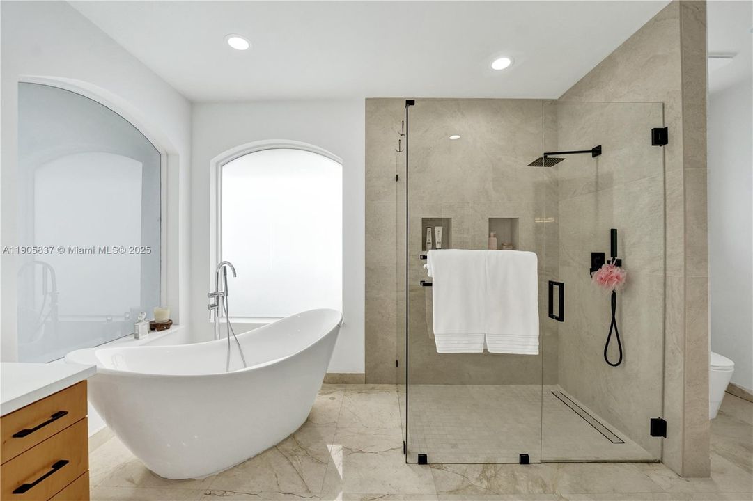 For Sale: $2,000,000 (5 beds, 3 baths, 3273 Square Feet)