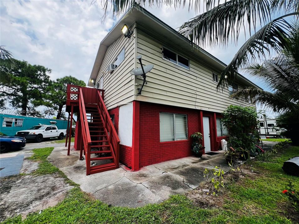 出租: $1,550 (2 贝兹, 1 浴室, 850 平方英尺)