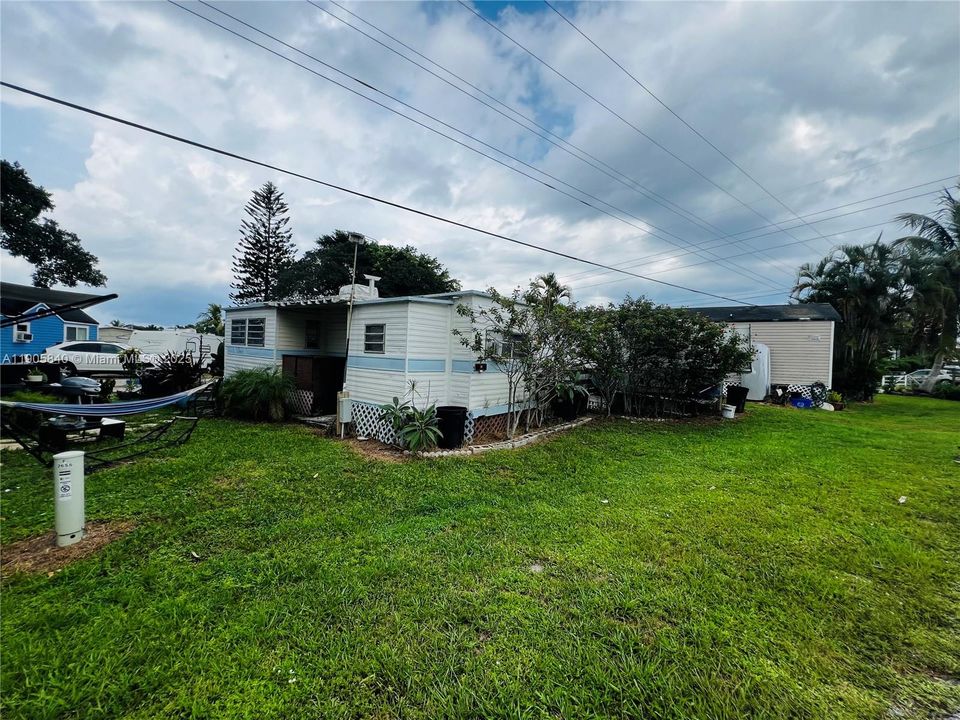 出租: $1,550 (2 贝兹, 1 浴室, 850 平方英尺)