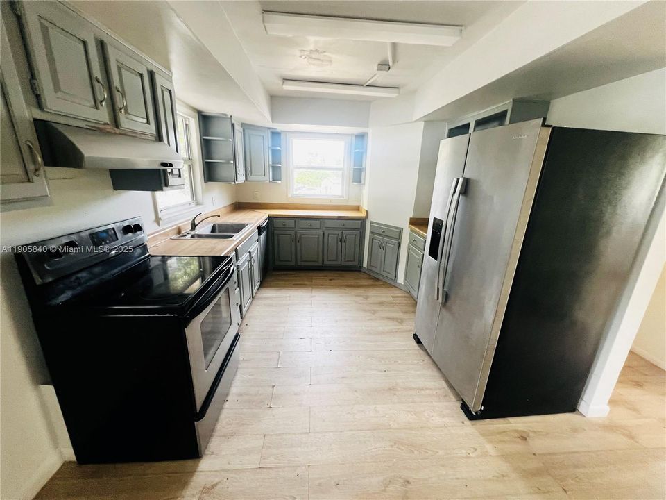 出租: $1,550 (2 贝兹, 1 浴室, 850 平方英尺)