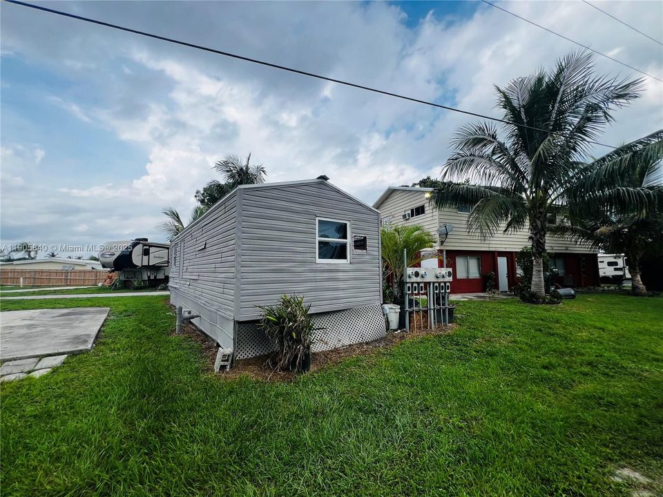 出租: $1,550 (2 贝兹, 1 浴室, 850 平方英尺)