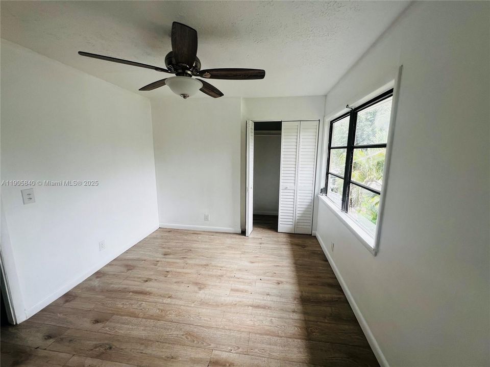 出租: $1,550 (2 贝兹, 1 浴室, 850 平方英尺)