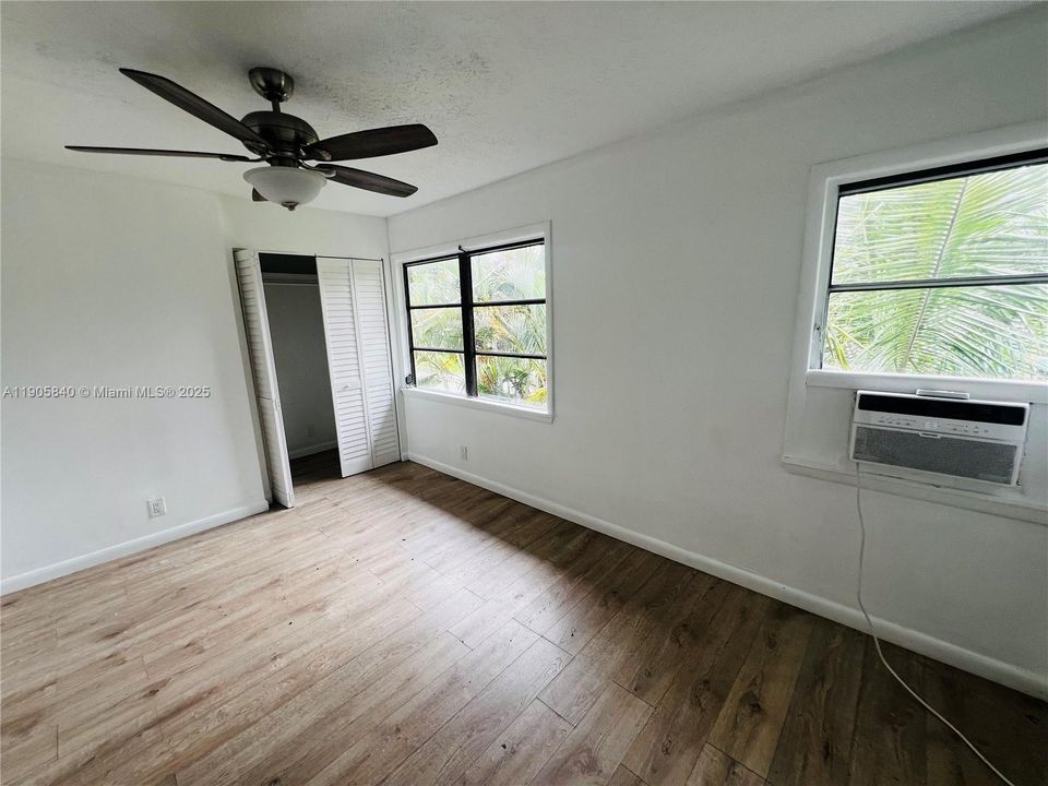 出租: $1,550 (2 贝兹, 1 浴室, 850 平方英尺)