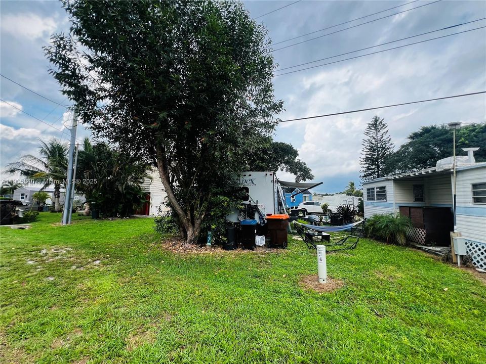 出租: $1,550 (2 贝兹, 1 浴室, 850 平方英尺)