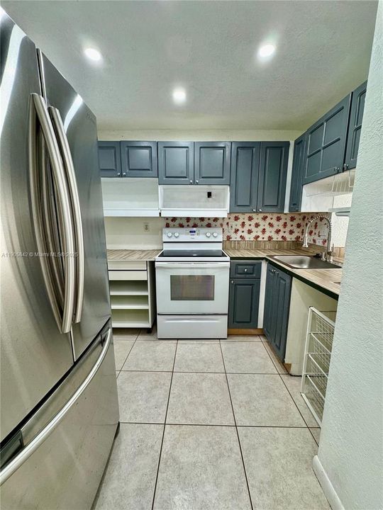 Recently Rented: $1,850 (1 beds, 1 baths, 690 Square Feet)