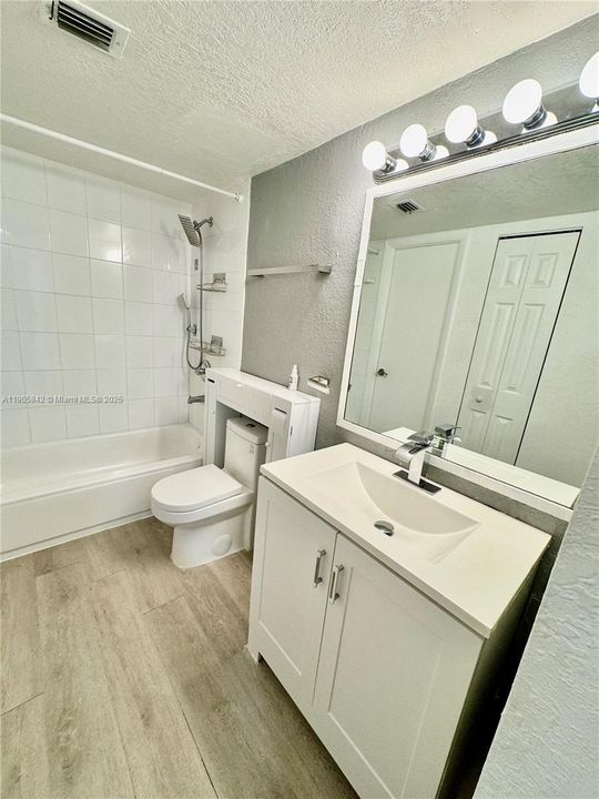 Recently Rented: $1,850 (1 beds, 1 baths, 690 Square Feet)