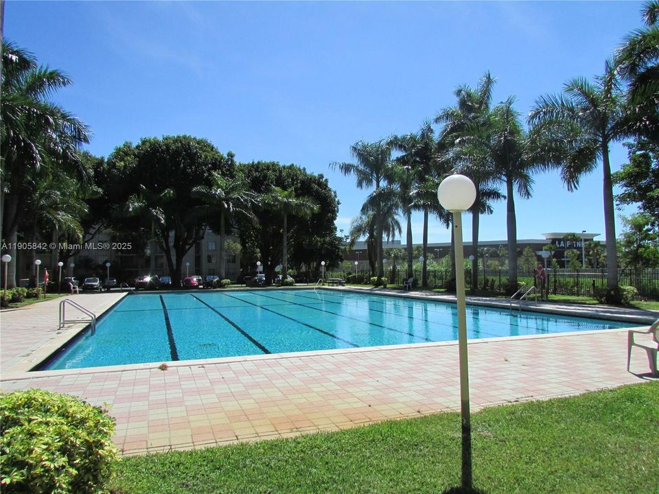 Recently Rented: $1,850 (1 beds, 1 baths, 690 Square Feet)