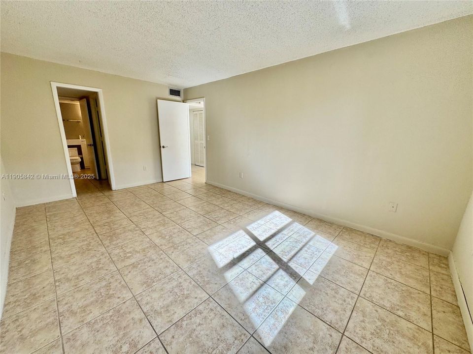 Recently Rented: $1,850 (1 beds, 1 baths, 690 Square Feet)