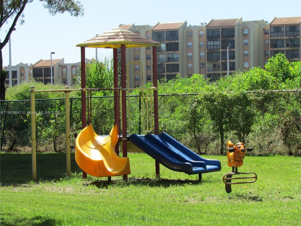 Recently Rented: $1,850 (1 beds, 1 baths, 690 Square Feet)