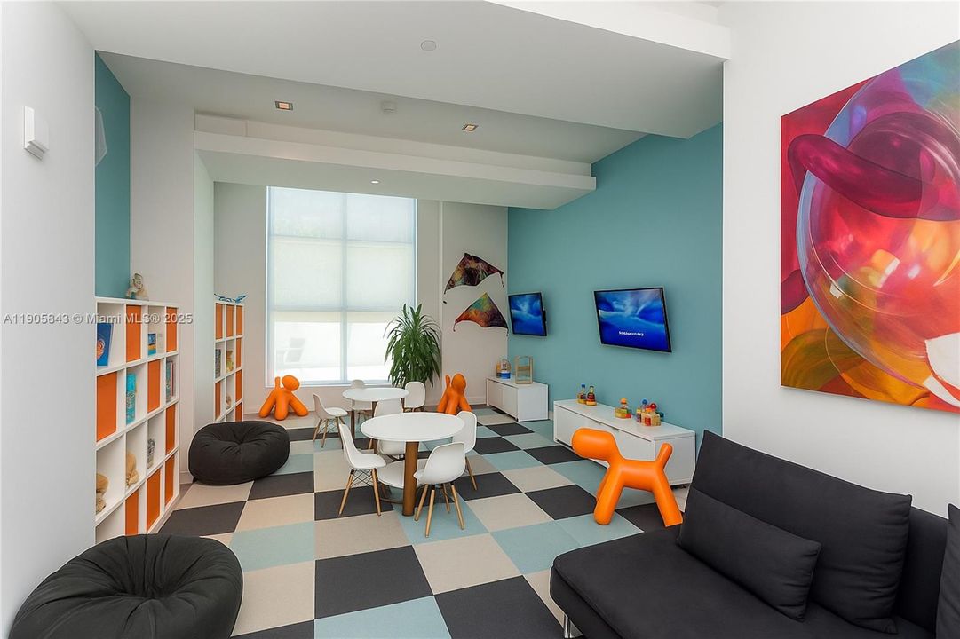 For Rent: $3,800 (1 beds, 1 baths, 769 Square Feet)