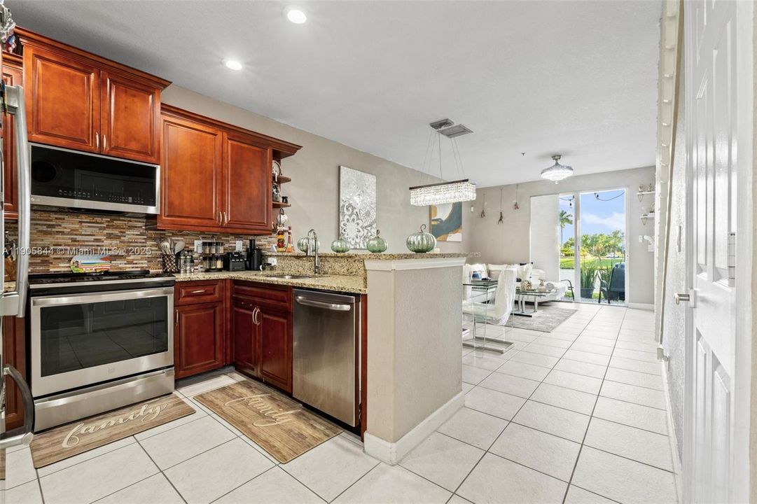 待售: $340,000 (2 贝兹, 2 浴室, 1294 平方英尺)