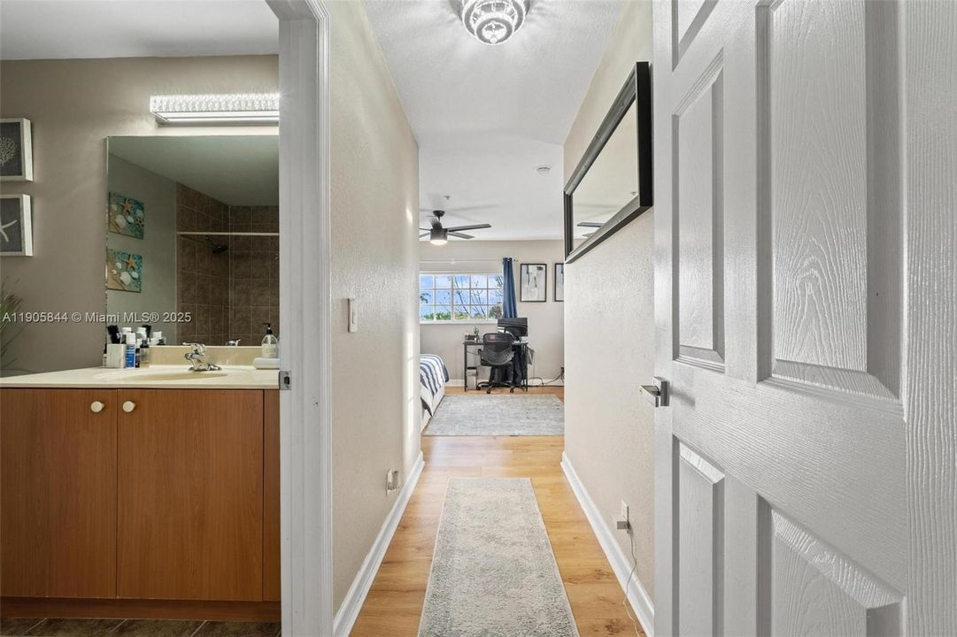 待售: $340,000 (2 贝兹, 2 浴室, 1294 平方英尺)