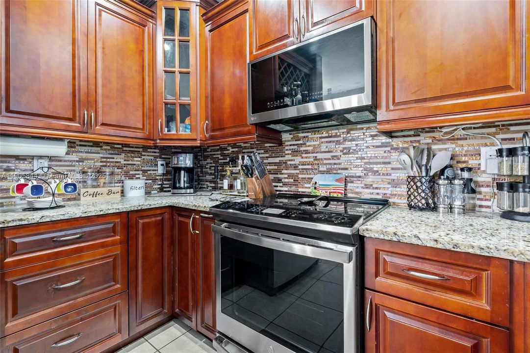 待售: $340,000 (2 贝兹, 2 浴室, 1294 平方英尺)