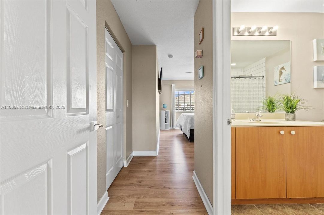 待售: $340,000 (2 贝兹, 2 浴室, 1294 平方英尺)