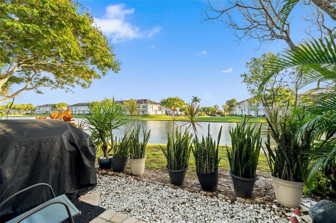 待售: $340,000 (2 贝兹, 2 浴室, 1294 平方英尺)