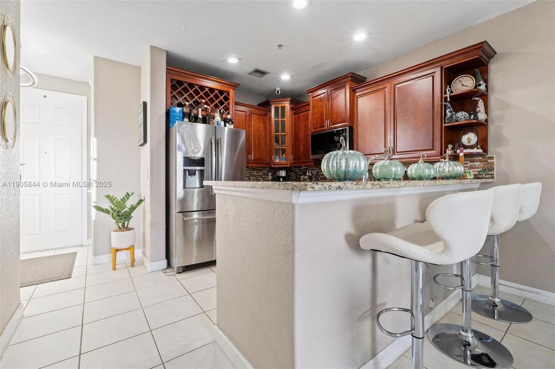 待售: $340,000 (2 贝兹, 2 浴室, 1294 平方英尺)